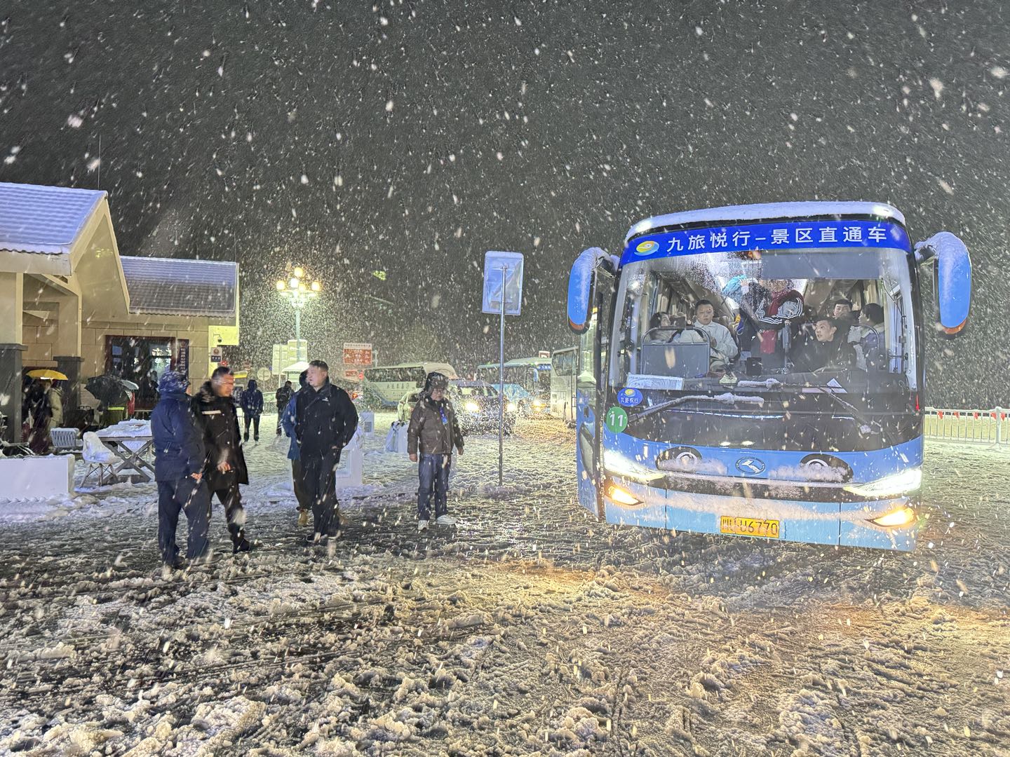 凜冬風(fēng)雪中的溫暖守候——九旅悅行景區(qū)直通車(chē)以行動(dòng)書(shū)寫(xiě)責(zé)任與擔(dān)當(dāng)