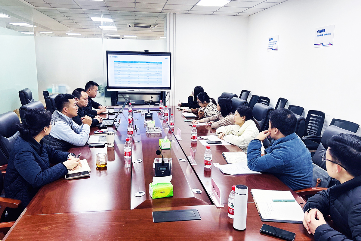云南省綜合交通發(fā)展中心運(yùn)輸事業(yè)發(fā)展處副處長樊婷一行到富臨科技考察調(diào)研